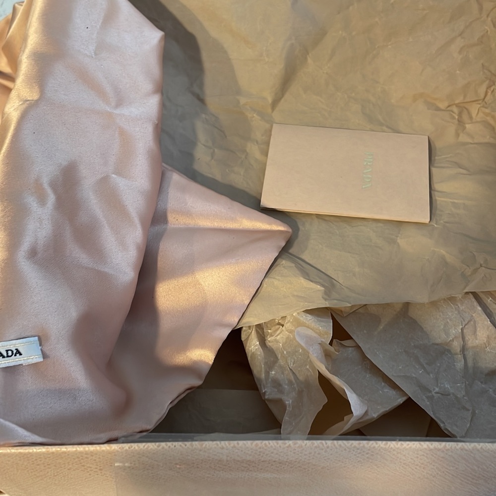 PRADA - Picture 3 of 3